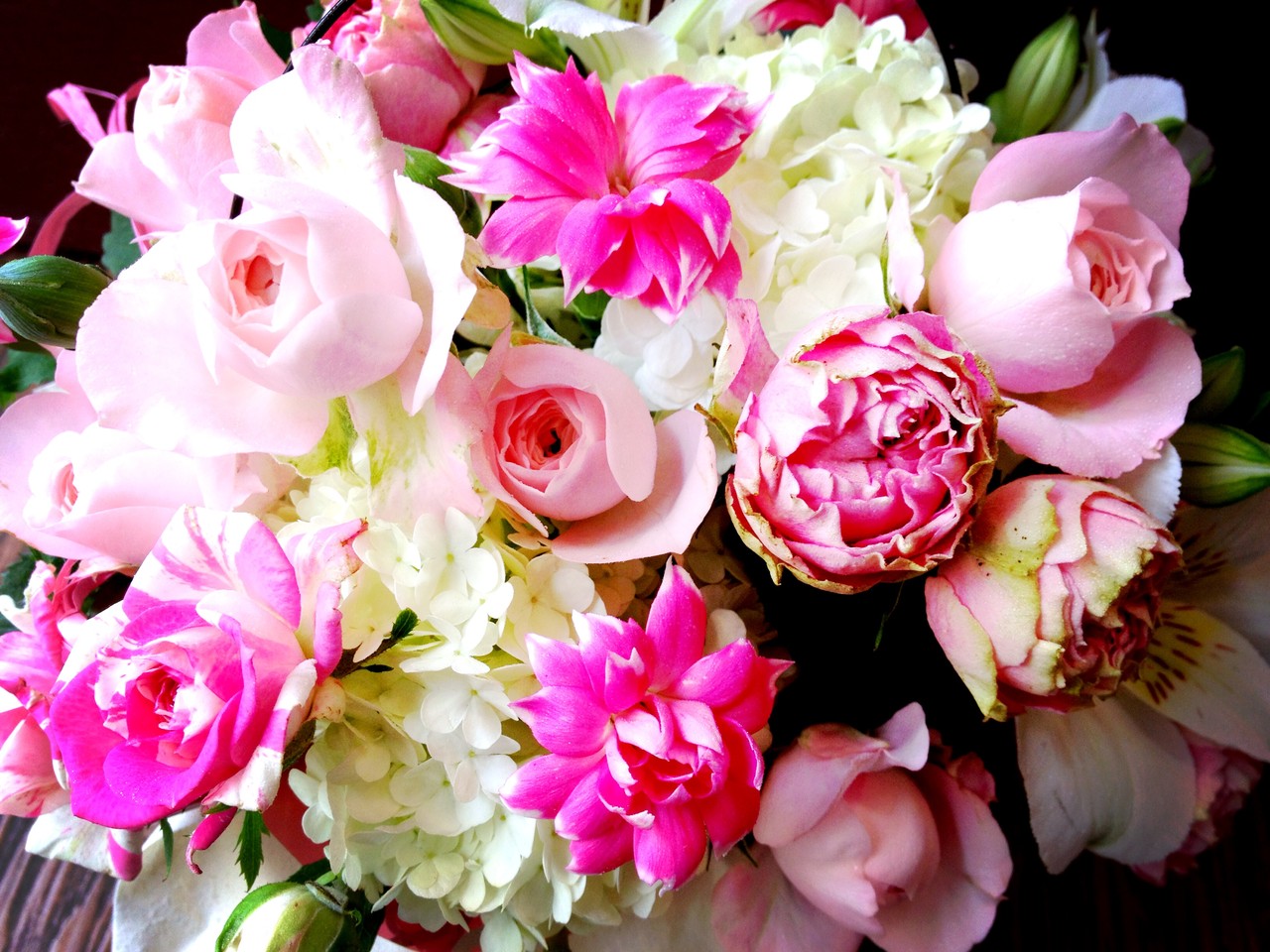 What flowers do my girlfriend give for her birthday?