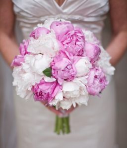 青春浪漫的粉紅結婚花球