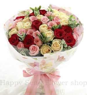 A total of 50 roses: 11 red roses, 19 champagne roses, 20 Diana pink roses