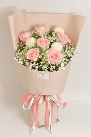 Gentle you (6 pink roses, gypsophila)