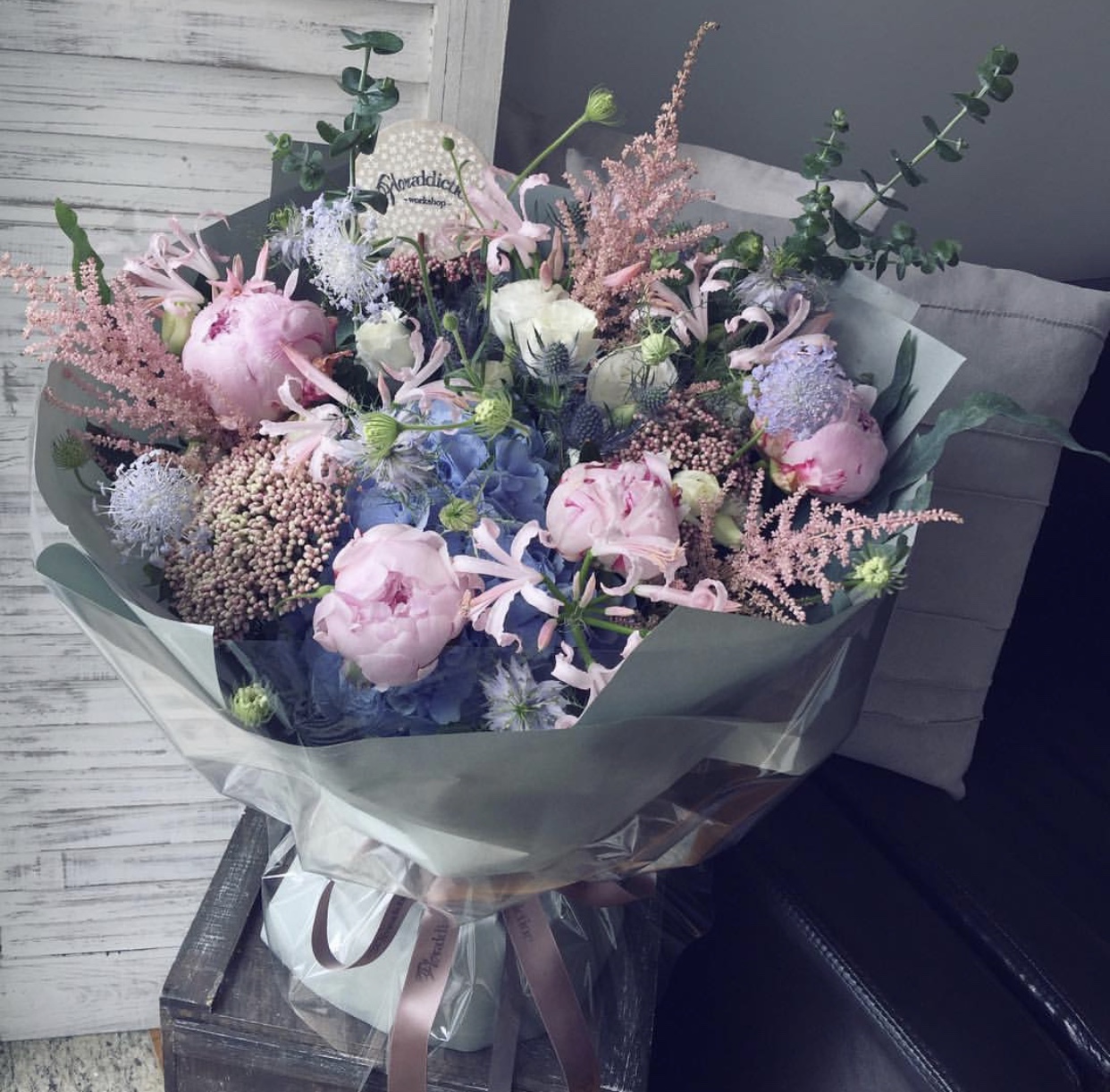 Meiman (5 stems imported pink peony, blue hydrangea, pink for brocade, white rice, alexandrite beads, powder snow, high hemp, eucalyptus)