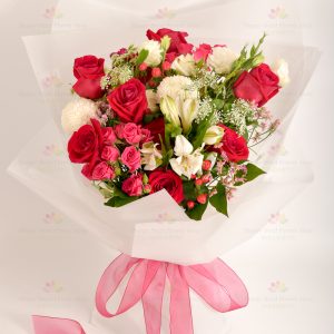 Say I Love You (Red Rose) (8 imported red roses, ping-pong chrysanthemum, small roses, red bean fruit, Sayli, white flying fragrance, pink crystal, white platycodon)