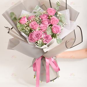 Sweet romance (12 imported purple roses)